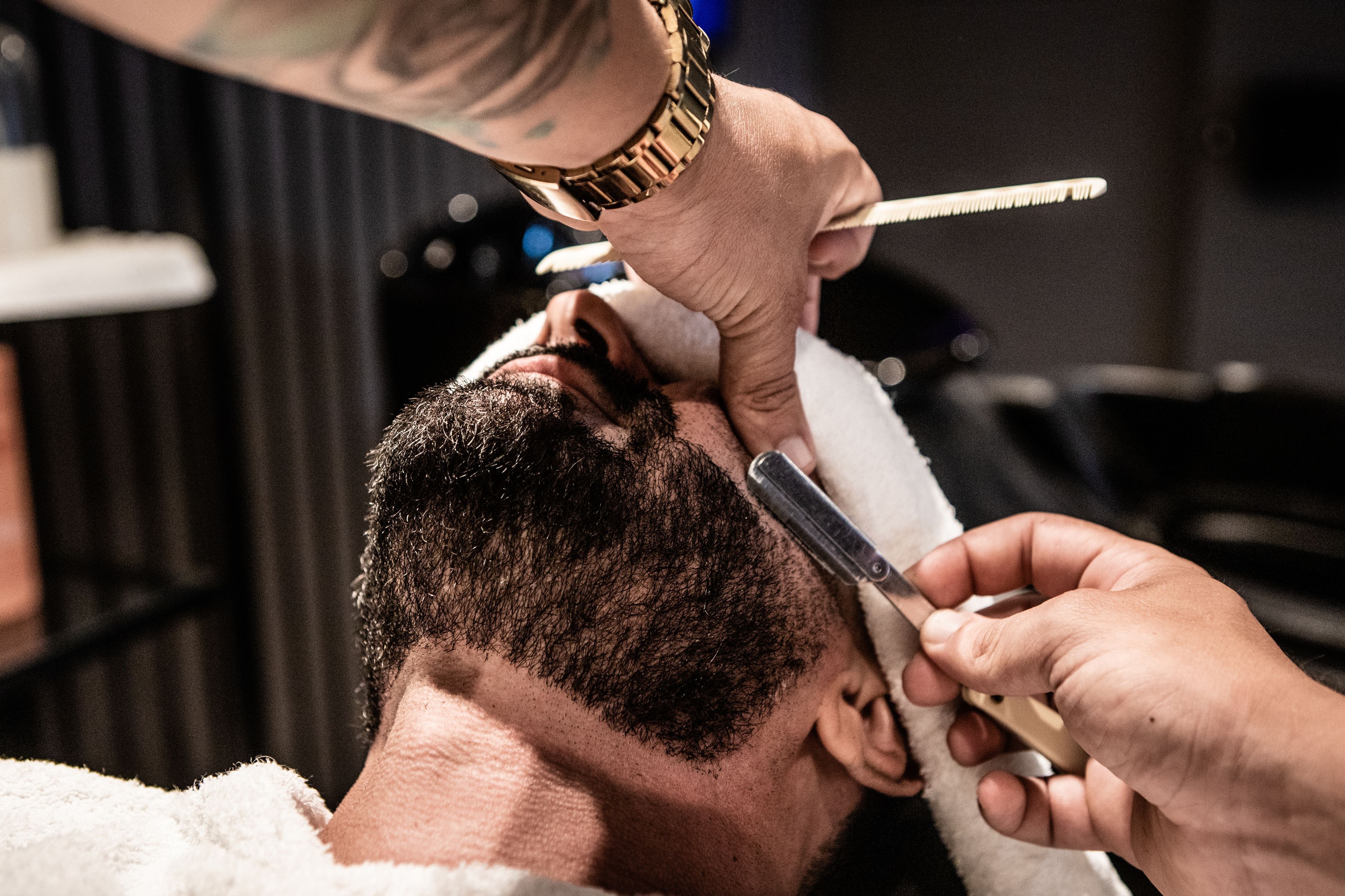 Lining up a beard with a straight razor